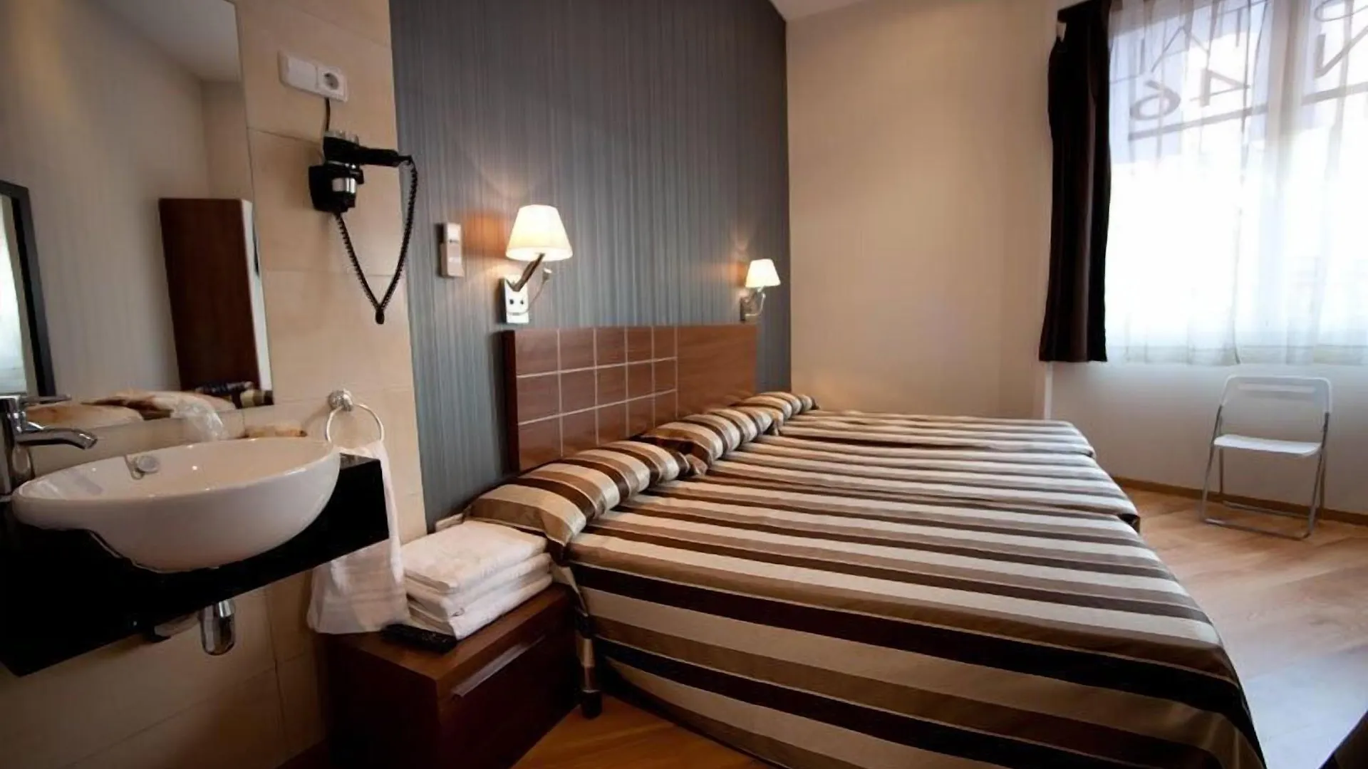 Hotel Hostal Bcn 46 Barcelona 2*,