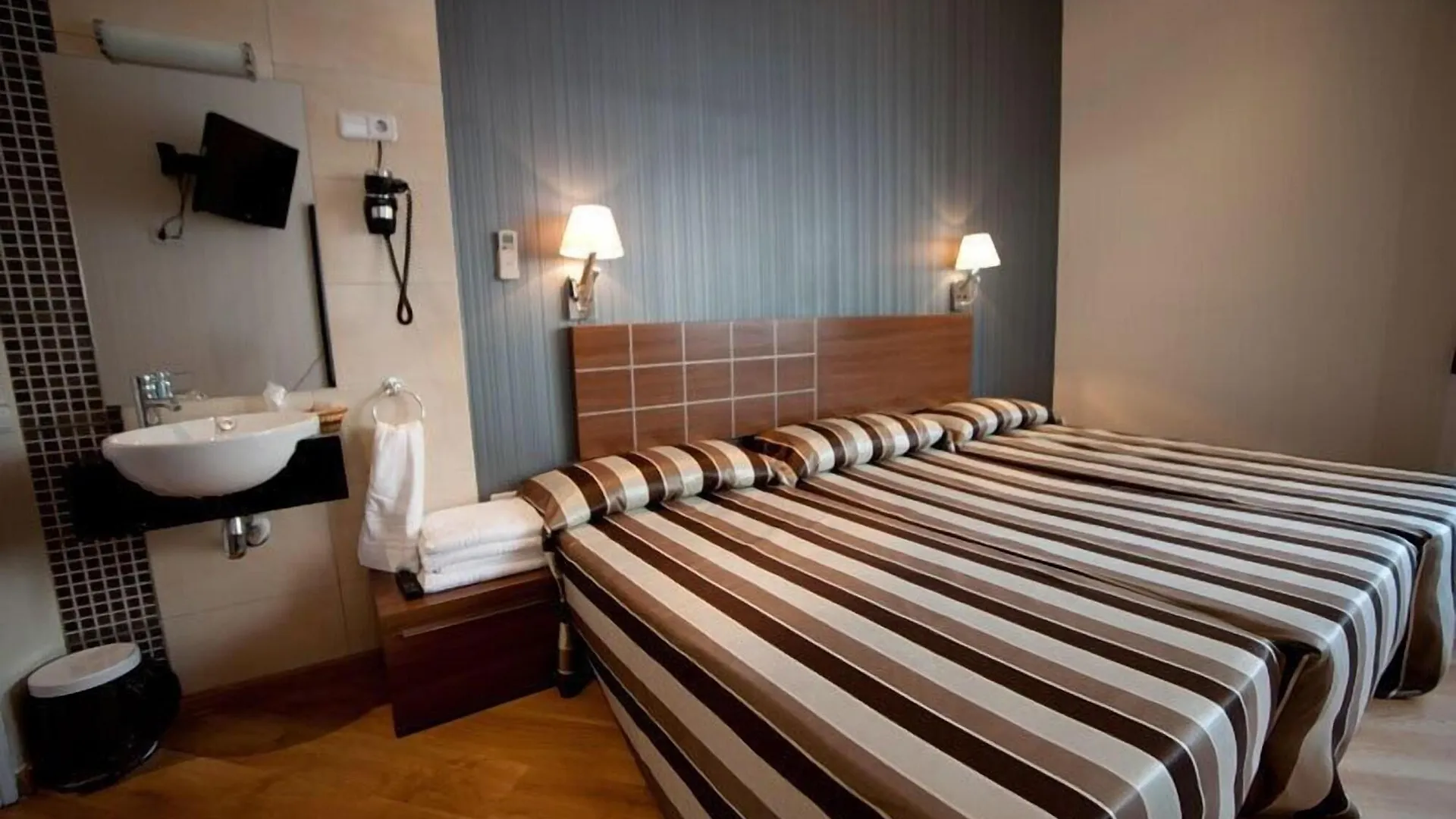 Hotel Hostal Bcn 46 Barcelona Gasthof